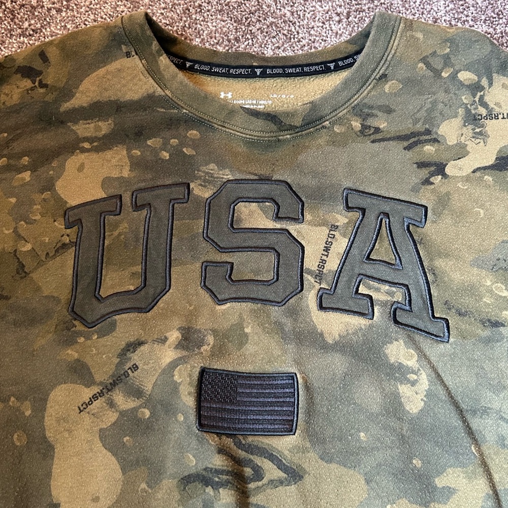 Under Armour USA sweatshirt. Size large.